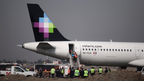 72-year-old-hispanic-woman-dies-in-the-middle-of-a-flight-from-chicago-to-mexico-due-to-a-medical-emergency