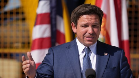 “to-the-garbage-dump-of-history”:-desantis-toughens-measures-against-cuba-and-rekindles-tension-in-florida