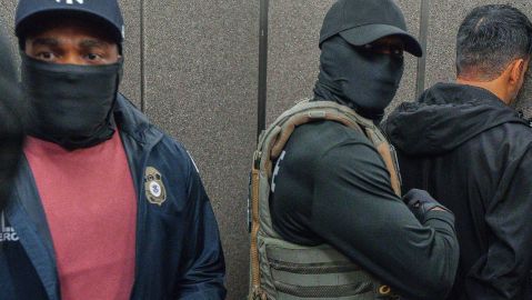 military-style-raid-by-federal-agents-in-chicago-sparks-lawsuits-over-abuses