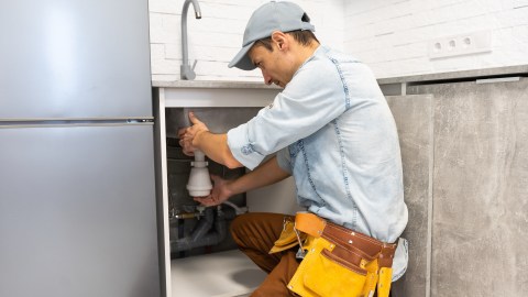 how-much-does-a-plumber-earn-in-arizona:-minimum-hourly-wage