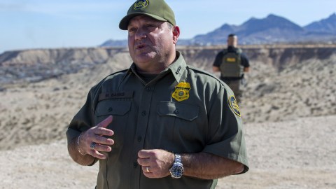la-opinion-today:-border-patrol-chief-resigns-after-accusations-of-hiring-prostitutes