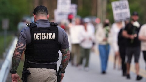 deaths-and-overcrowding-hit-ice-centers-in-california-during-the-trump-generation