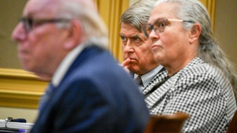 colorado-democratic-governor-commutes-tina-peters’-sentence-after-pressure-from-trump