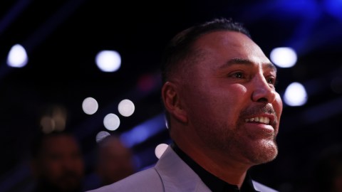 oscar-de-la-hoya-criticizes-canelo-alvarez’s-next-fight