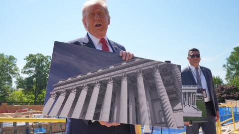 trump-presents-the-future-white-house-ballroom-as-his-“gift”-to-the-country