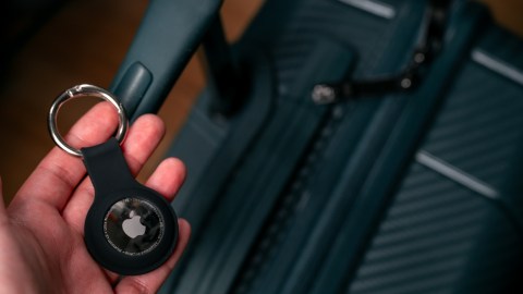 an-airtag-can-save-your-trip-this-summer:-this-is-how-tracking-your-suitcase-at-the-airport-works