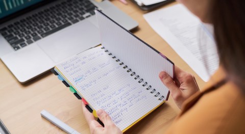 the-battle-between-paper-and-screens-in-education:-taking-notes-with-paper-and-pen-improves-memory