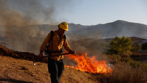firefighters-battle-wildfires-in-southern-california