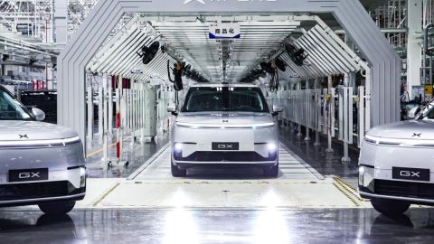 tesla-faced-competition-from-china-with-its-robotaxi