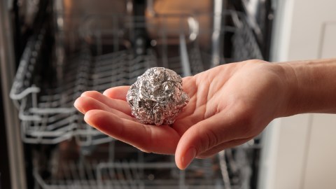 don’t-throw-away-used-aluminum-foil:-here-are-8-homemade-tricks-to-take-advantage-of-it
