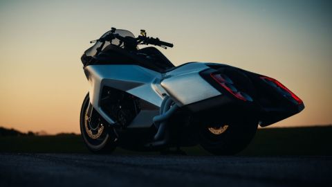 bmw-showed-the-vision-k18,-a-motorcycle-inspired-by-airplanes