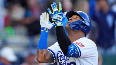 salvador-perez-equals-a-historical-record-of-home-runs-for-a-latino-in-the-major-leagues