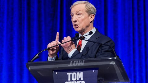 tom-steyer-is-denounced-for-covert-advertising-with-influencers-and-violations-of-electoral-transparency