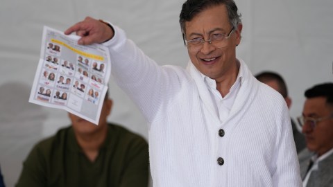 petro-and-the-leftist-candidate-ignore-the-count-that-gives-de-la-espriella-as-the-most-voted-in-colombia