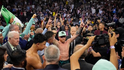 cuban-osley-iglesias-believes-that-canelo-alvarez-is-fleeing-a-fight-with-him
