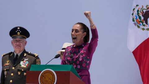 la-opinion-today:-claudia-sheinbaum-denounces-media-campaign-by-the-extreme-right-in-the-us-and-mexico