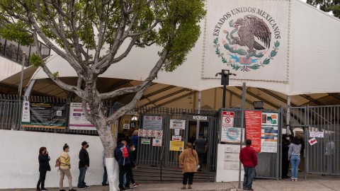 possible-closure-of-the-mexican-consulate-in-los-angeles-worries-some-immigrants
