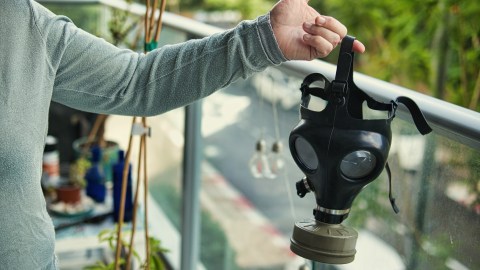 oregon-couple-sues-neighbor-over-unbearable-stench-that-forced-them-to-wear-gas-masks