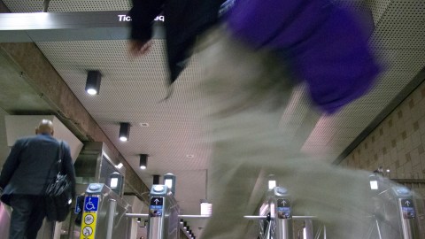 metro-los-angeles-offers-free-rides-to-vote-in-primary-elections