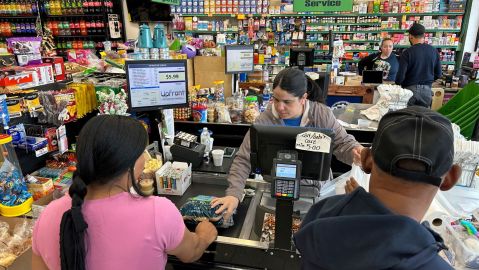 inflation-and-high-costs-keep-latino-and-african-american-voters-away-from-trump