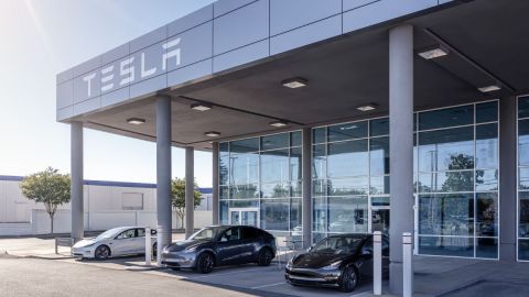 there-is-controversy:-experts-question-tesla’s-safety-figures