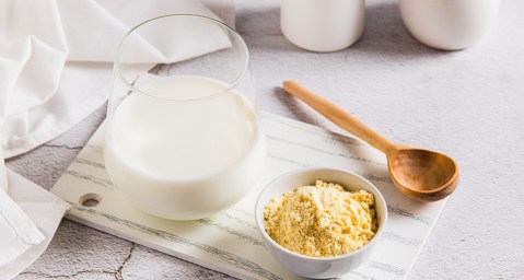 bovine-colostrum,-a-rising-health-trend:-is-it-as-beneficial-as-suggested?-what-does-the-evidence-say?