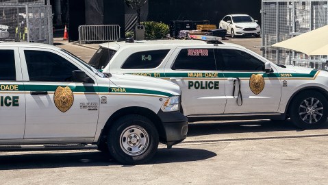 they-investigate-the-death-of-four-people,-including-two-girls,-in-an-exclusive-community-in-doral