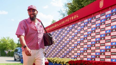 what-does-a-world-cup-player-carry-in-his-suitcase?