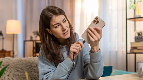 does-the-phone-or-the-charger-connect-first?-the-mistake-that-could-harm-you