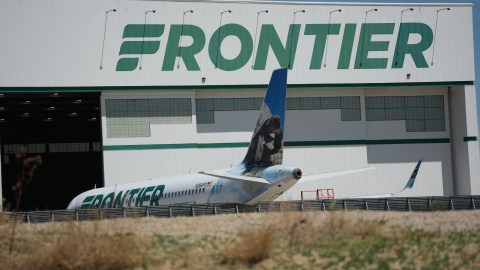 passenger-charged-in-miami-with-assaulting-frontier-airways-flight-attendant-and-trying-to-open-plane-doors