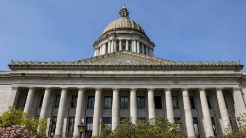 senate-votes-on-funds-for-ice-amid-dispute-over-trump’s-$1.8-billion-fund