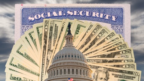 social-security-would-reduce-$500-a-month-in-2032,-according-to-a-new-report