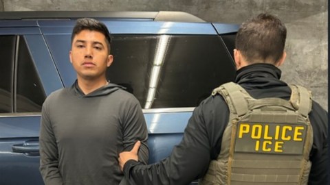ice-agents-detain-a-former-mexican-military-officer-accused-of-forced-disappearance-of-people-in-the-ayotzinapa-case