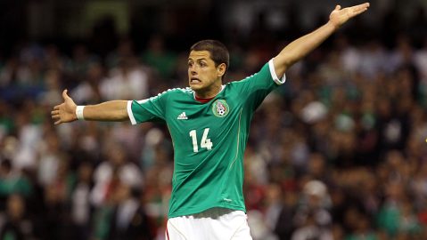 chicharito-hernandez-put-on-the-“green”-and-gets-on-the-tricolor-support-boat