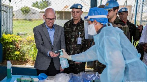 who-reports-almost-500-confirmed-cases-of-ebola-in-central-africa