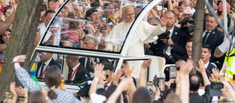 more-than-a-million-faithful-attend-pope-leo-xiv’s-mass-in-madrid,-spain