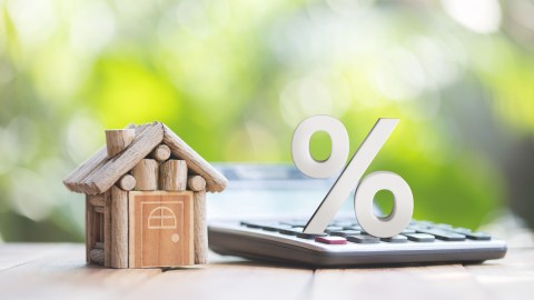 us-mortgage-rates-fell-to-6.4%-from-their-highest-level-in-nine-months