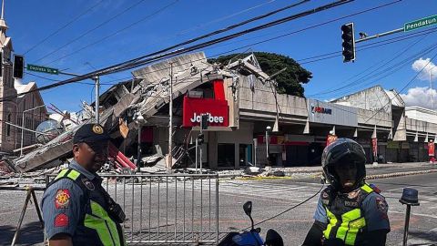 dozens-of-dead-and-injured-left-by-a-strong-7.8-magnitude-earthquake-in-the-southern-philippines