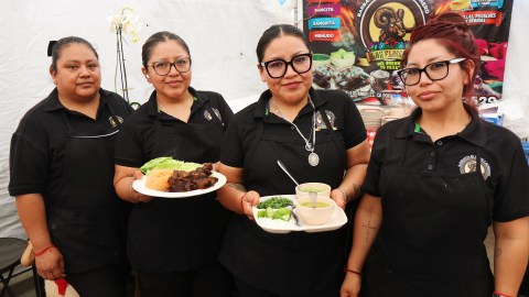 sisters-from-east-los-angeles-honor-their-father-with-their-traditional-barbecue