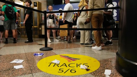 five-people-are-injured-in-multiple-stabbing-inside-new-york’s-penn-station