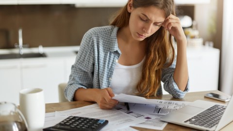 us-households-show-the-highest-level-of-financial-concern-since-2022,-according-to-fed-report