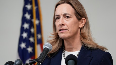 new-jersey-governor-denounces-restrictions-after-visit-to-immigration-detention-center