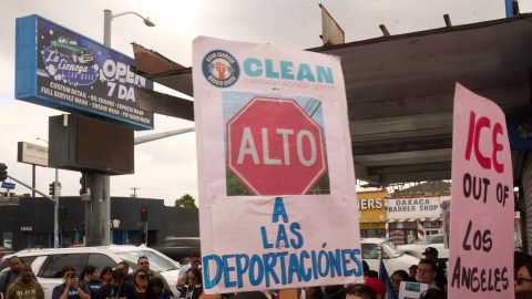 car-wash-workers-commemorate-first-anniversary-of-ice-raids-in-los-angeles