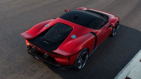 see-how-they-transformed-a-ferrari-testarossa-into-a-6×6-beast