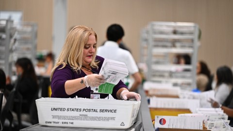 trump’s-accusations-about-voting-in-california-are-flawed,-says-los-angeles-registrar