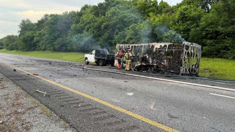 truck-loaded-with-fireworks-explodes-on-a-tennessee-highway-and-causes-the-closure-of-the-road