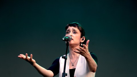 julieta-venegas-faces-criticism-for-her-song-“la-nina-futbolista”-ahead-of-the-2026-world-cup