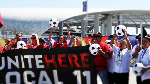 “goleada”-for-sofi-stadium-workers:-they-get-up-to-$40-per-hour
