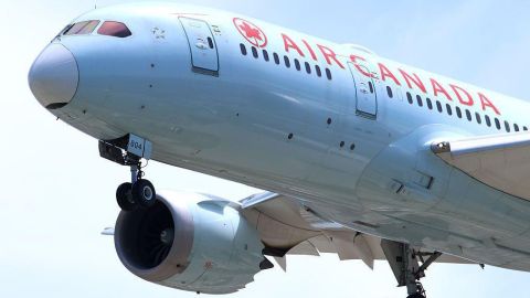the-air-canada-pilot-who-flew-for-17-years-without-the-proper-license