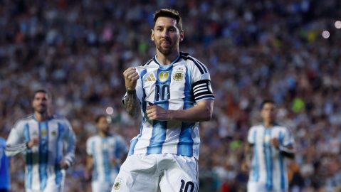 messi-breaks-the-silence-after-the-viral-mural-with-more-than-1,100-signatures:-his-reaction-moved-his-followers